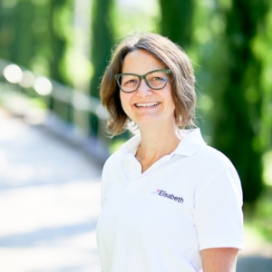 Dr. Sara Auer